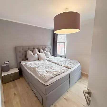 Modernes See-apartment *