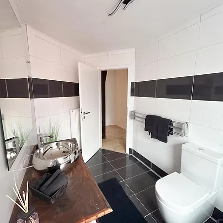 Modernes See-apartment